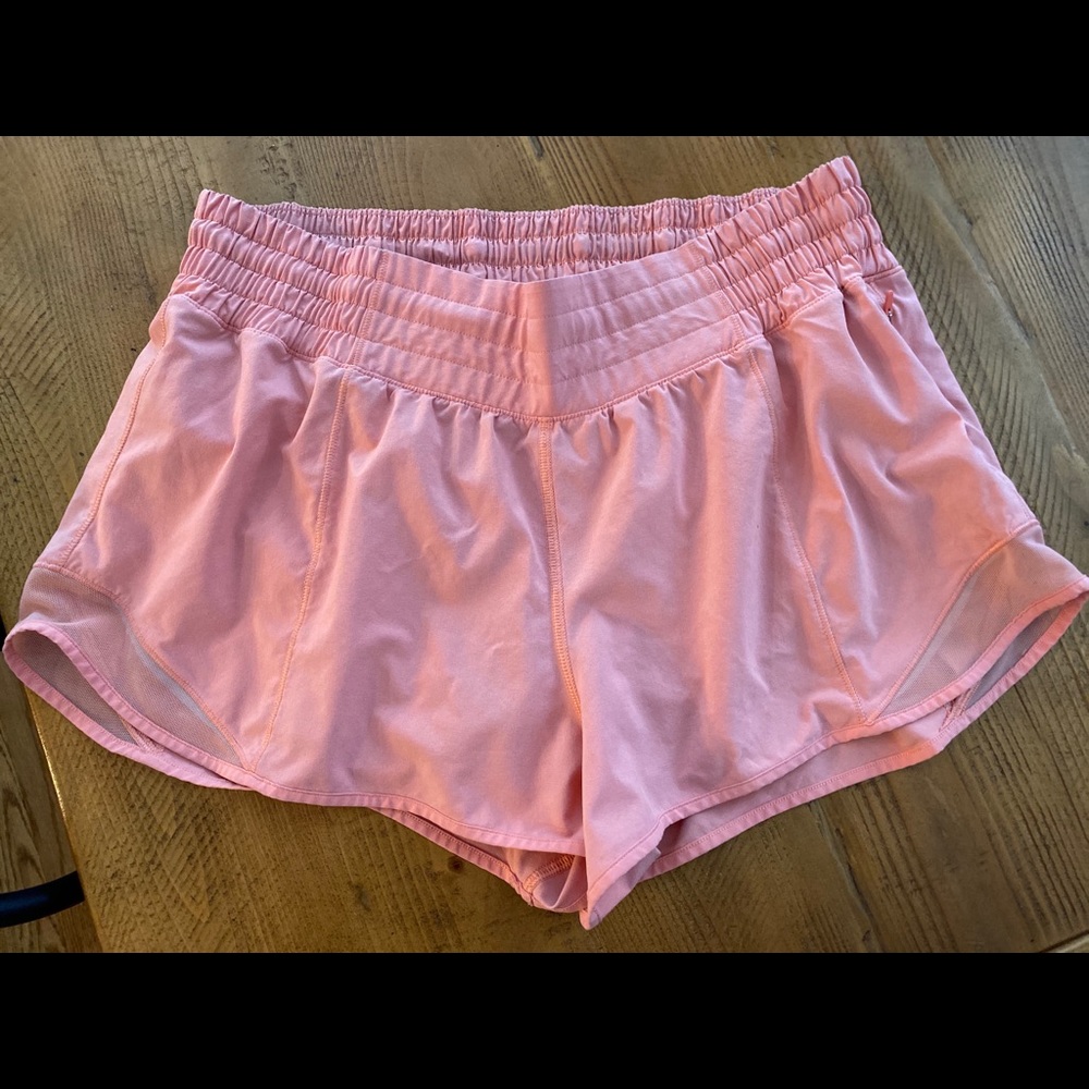 Lululemon Hotty Hot 2.5” pink shorts. Size 8.